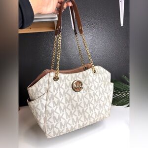 MICHAEL KORS Lg chain shoulder tote Jet Set Travel Vanilla Purse